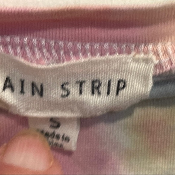 Main Strip Pastel Tie-Dye Ruffle Sleeve Top Very Soft - Picture 4 of 4